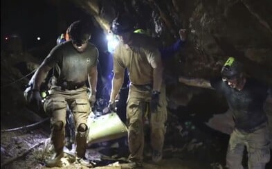 Záchranář z jeskyně v Thajsku zemřel na otravu krve, kterou dostal během akce Záchranář z jeskyně v Thajsku zemřel na otravu krve, kterou dostal během akce