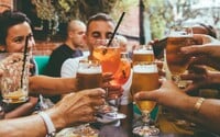 Žádné množství alkoholu není zdravé, pokud ti je méně než 40 let, tvrdí studie