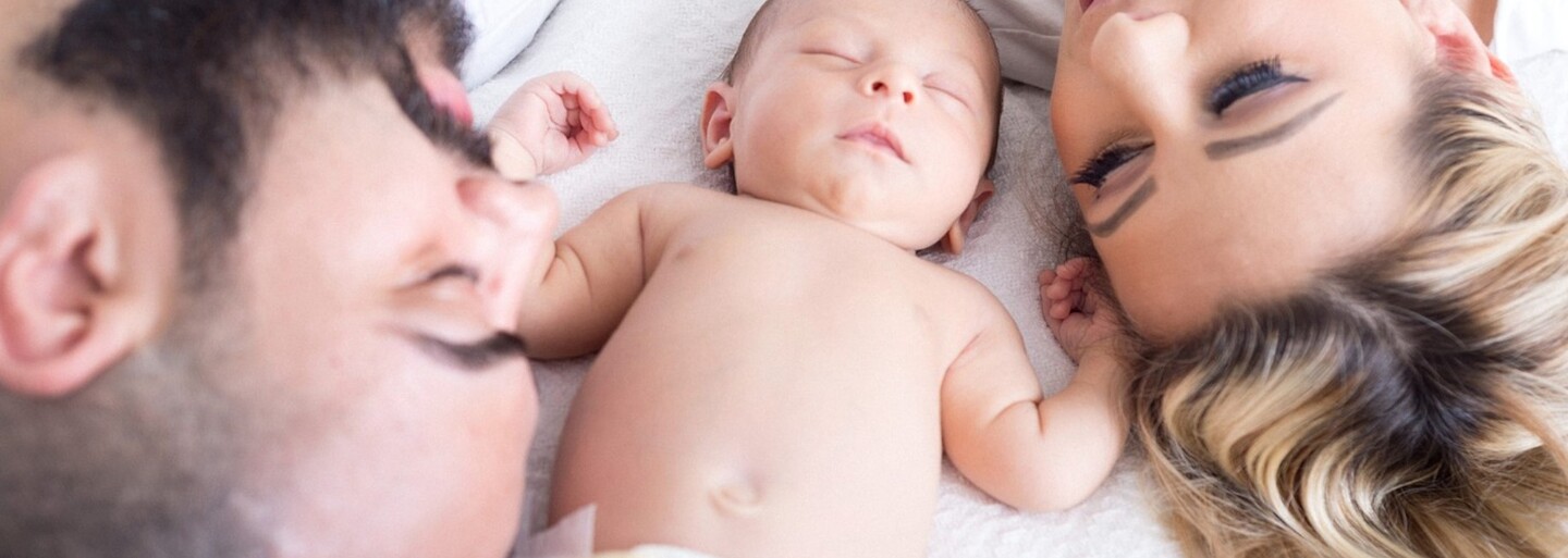 Žádostí o příspěvek 5000 korun na dítě rychle přibývá. Lidé si požádali o peníze už pro více než 100 tisíc dětí