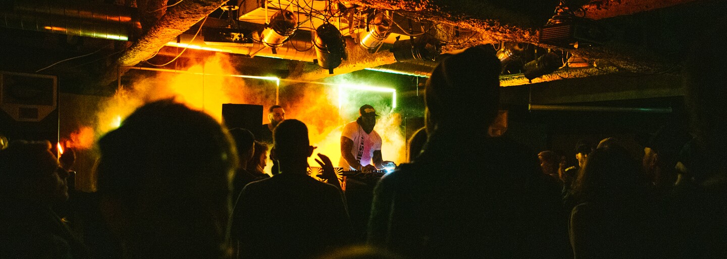 Zahraničná klubová kultúra na Slovensku. Príď zažiť jedinečný UK rave do KC Dunaj už túto sobotu