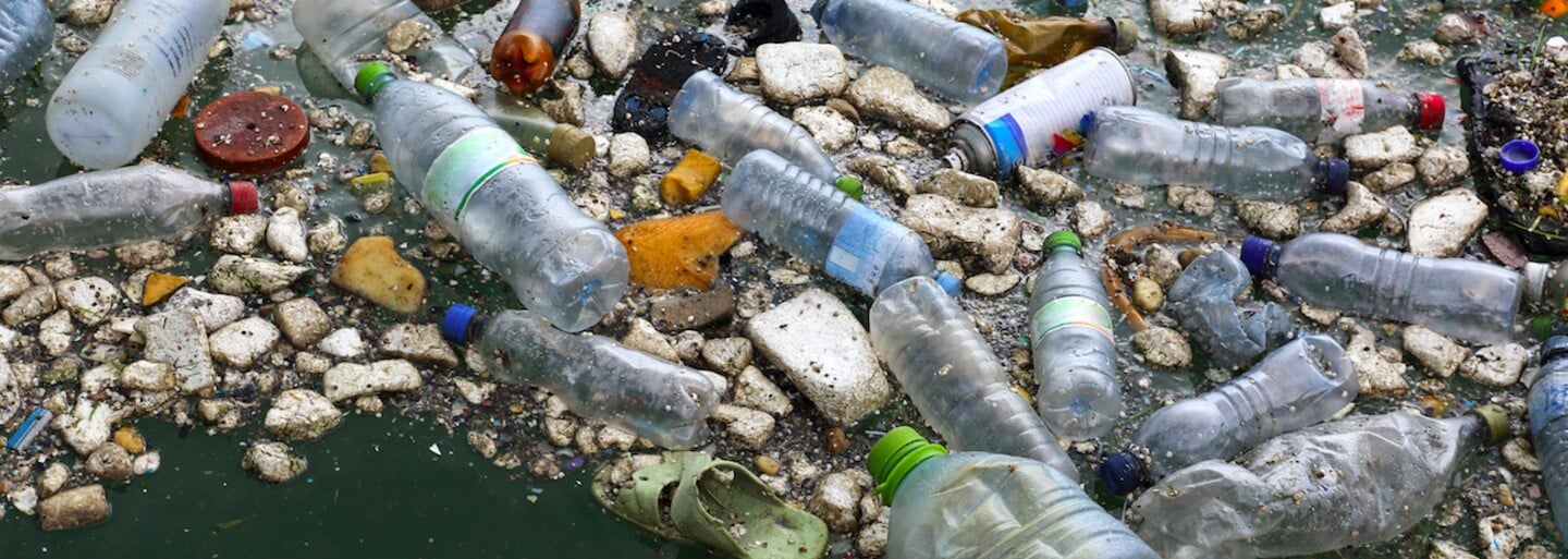 Zákaz plastových brček planetu nezachrání. Co je větší hrozbou a jak můžete sami pomoci?
