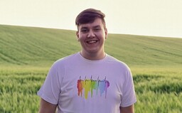 Zákaz rozprávania o LGBT+ komunite je ako zákaz informovania o existencii ľavákov, hovorí spoluzakladateľ Dúhy.sk (Rozhovor)