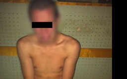 Zákerná droga herba Slovákom spôsobuje paralýzy, halucinácie aj smrť. Za 3 € nám ju chceli predať v paneláku postriekanom krvou