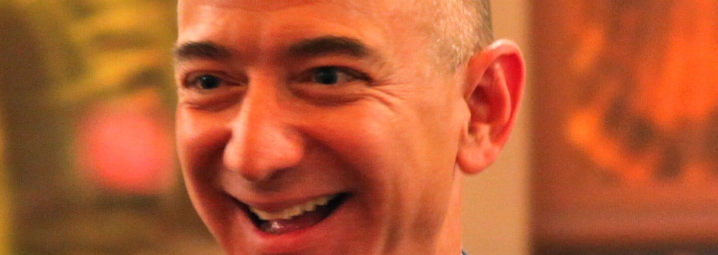 Zakladateľ Amazonu sa stal najbohatším človekom sveta. Jeff Bezos začínal v garáži, dnes vlastní majetok v hodnote skoro 100 miliárd dolárov