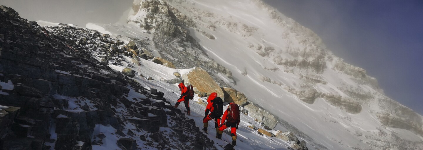 Základní tábor na Mount Everestu se přesune. Důvodem je změna klimatu i lidská moč