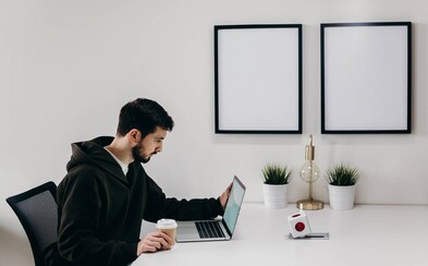 Zaměstnanci Googlu budou mít home office i v roce 2021. Rozhodnutí se bude týkat téměř 200 000 pracovníků Zaměstnanci Googlu budou mít home office i v roce 2021. Rozhodnutí se bude týkat téměř 200 000 pracovníků