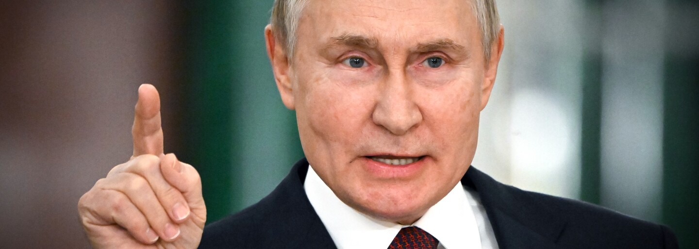 Západ za snaží roztrhat Rusko, řekl Putin v novém rozhovoru. Vraťte se do reality, vzkázali mu Ukrajinci