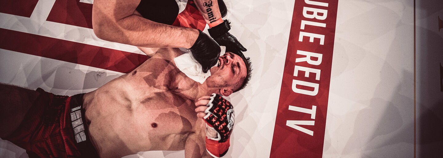 Zápas bez rukavic, zlomené obě ruce a tvrdé KO od svěřence Makhmuda Muradova. Jaká byla akce Double Red Fight Night?