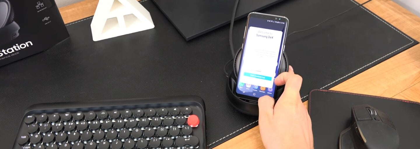 Zařízení, které promění smartphone na osobní počítač. Jak funguje Galaxy S8 s dokovací stanicí DeX?