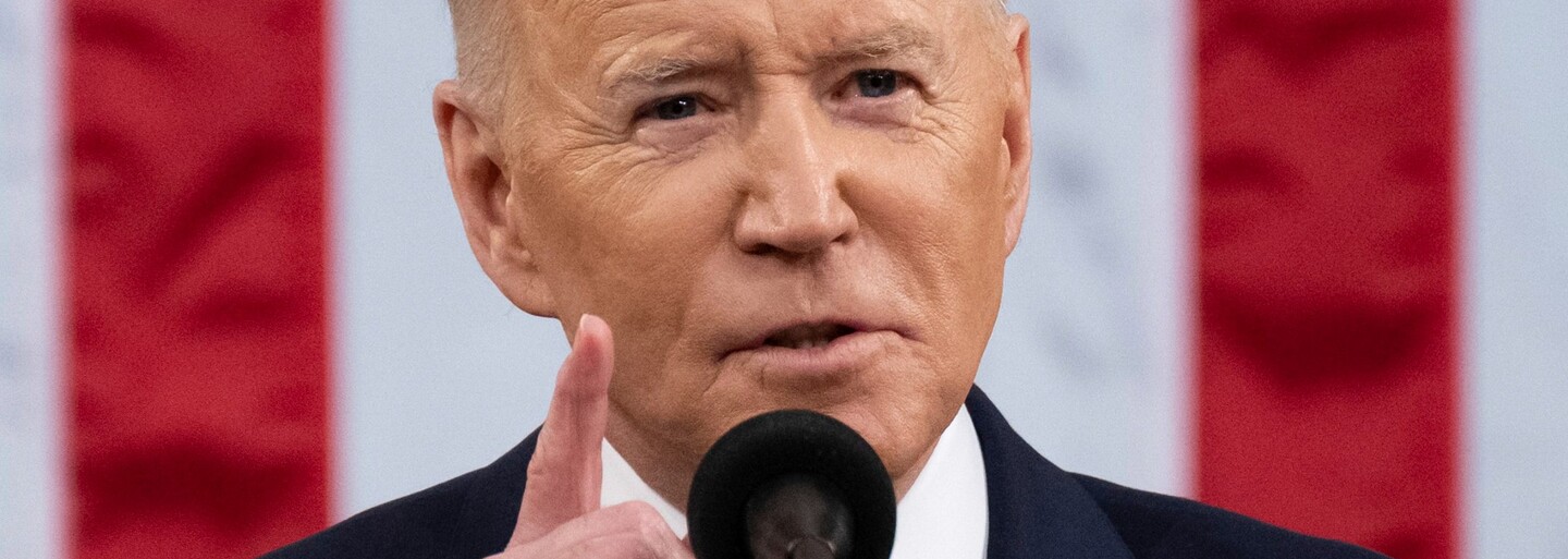 Zatykač na Putina byl vydán oprávněně, řekl Biden. Dopustil se podle něj válečných zločinů