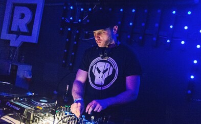 Záver apríla pôjde Klub Dole na plný plyn Záver apríla pôjde Klub Dole na plný plyn