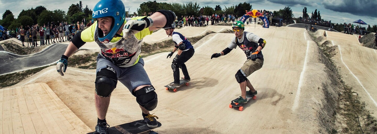 Závody na longboardu? Druhý ročník Red Bull Feel The Wheel se uskuteční už příští víkend