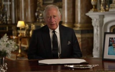 ZÁZNAM: Nový kráľ Británie Karol III. poďakoval v príhovore matke Alžbete za lásku a oddanosť kráľovskej rodine