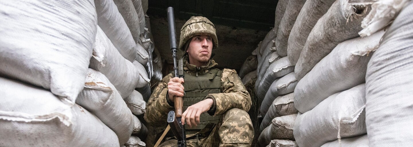 ZÁZNAM: Válka Ukrajina – Rusko: Sabotážní jednotky jsou již v Kyjevě, řekl Zelenskyj. Očekávaný útok má přijít v noci