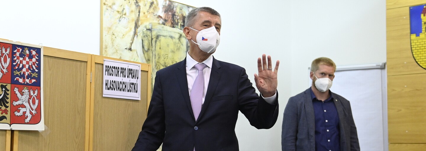 ZÁZNAM: Volební účast byla v pátek kolem pětiny voličů. Volební místnosti se opět otevřou v sobotu v 8 ráno