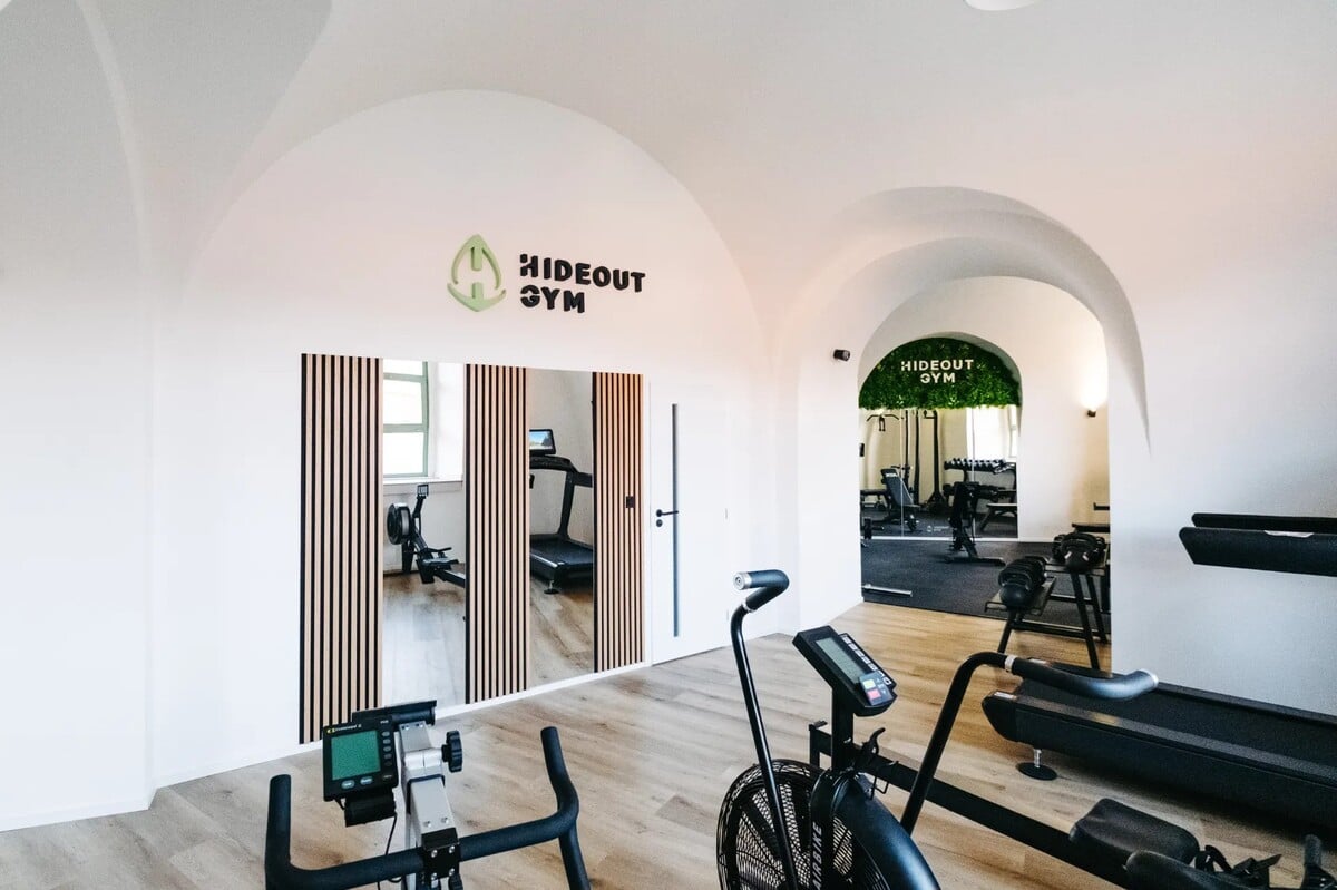HIDEOUT Gym, fitness centrum, fitko, cvičení, posilování