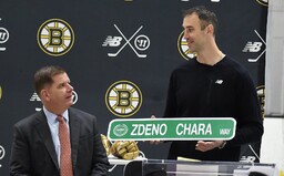 Zdeno Chára dostane ulicu v Bostone. Poctu mu pri príležitosti jubilea vzdali najlepší hráči ligy, dostal aj zlaté rukavice