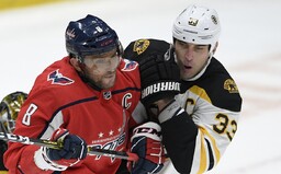 Zdeno Chára odchádza k Ovečkinovi do Washingtonu Capitals. Kapitána z Bostonu nechali odísť ako voľného hráča