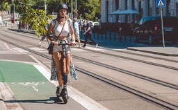 Zdieľané elektrické kolobežky v Bratislave končia, vydržali dva mesiace. Spoločnosť však sľubuje, že sa služba vráti