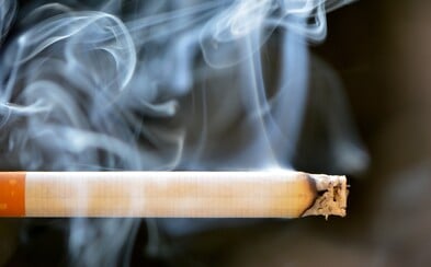 Zdražení rumu, cigaret a hazardu. Vláda schválila daňový balíček, chce omezit jejich spotřebu Zdražení rumu, cigaret a hazardu. Vláda schválila daňový balíček, chce omezit jejich spotřebu