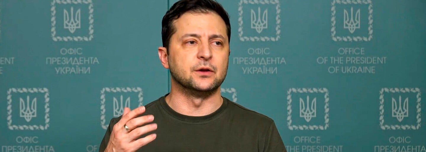 Zelenskyj poprvé popsal, jak se první den války Rusové pokusili prostřílet až k němu: Každý dostal samopal, bylo to šílenství