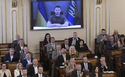 Zelenskyj vystoupil před českým parlamentem. Vyzval k udělení statusu kandidátské země EU Ukrajině