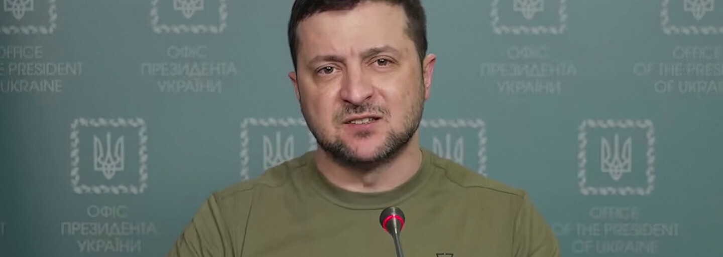 Zelenskyj vystoupil v emotivním vánočním projevu. „Žádná ruská raketa nedokázala zlomit ducha Vánoc,“ řekl