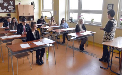 Zem a vek či Hlavné správy sú dôveryhodné médiá, tvrdia učitelia Zem a vek či Hlavné správy sú dôveryhodné médiá, tvrdia učitelia