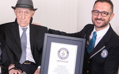 Zemřel nejstarší muž světa. Bylo mu 113 let a přežil i holocaust, ve kterém zahynula celá jeho rodina Zemřel nejstarší muž světa. Bylo mu 113 let a přežil i holocaust, ve kterém zahynula celá jeho rodina
