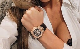 Žena našla ve starém gauči pravé Rolex hodinky v hodnotě 5,9 milionu korun. Kus nábytku přitom koupila za pár drobných