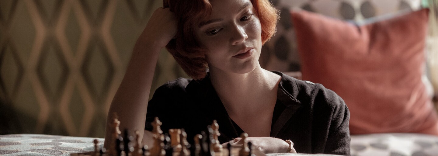 Ženská ikona šachu žaluje tvorcov The Queen’s Gambit z Netflixu za sexizmus. V seriáli vraj cielene klamali o jej úspechoch