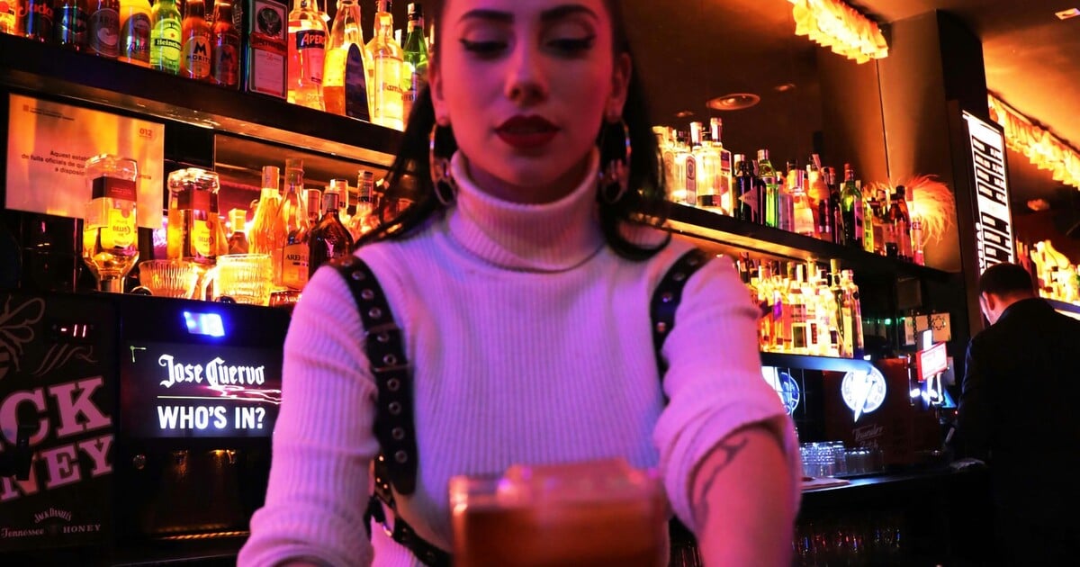 Z přednášky rovnou za bar. Studenti a studentky nám prozradili, proč už nelze věnovat čas pouze škole