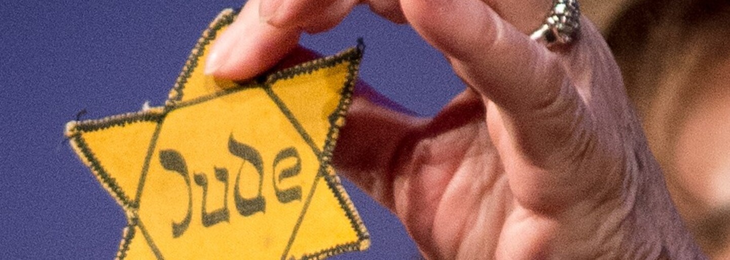 Židovská hvězda na covidových protestech je neúctou. V Německu volají po zákazu jejího zneužívání
