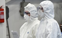 ŽIVĚ: Koronavirus v Česku. Nakažené ženy hospitalizované na Bulovce přijely do Prahy přes Brno
