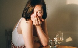 Život Anny s hraniční poruchou osobnosti: Až 90 % hraničářů o sebevraždě buď přemýšlí, nebo se ji rozhodne provést (Rozhovor)