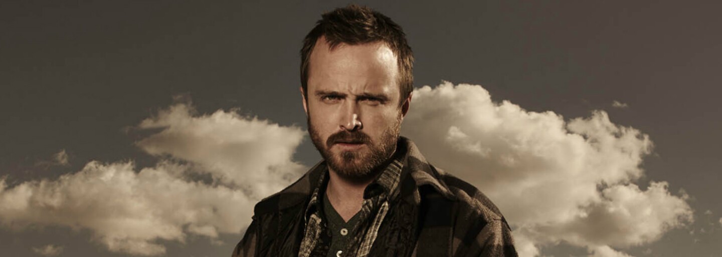Zjizvený Jesse Pinkman uniká před policií a FBI. Filmový Breaking Bad odhaluje události po skončení seriálu vůbec prvními záběry