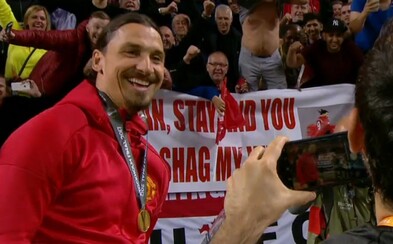 „Zlatane, zůstaň v United a můžeš se vyspat s mojí ženou!“ Ibrahimović sice ve finále nehrál, ale od fanouška dostal zajímavou nabídku „Zlatane, zůstaň v United a můžeš se vyspat s mojí ženou!“ Ibrahimović sice ve finále nehrál, ale od fanouška dostal zajímavou nabídku