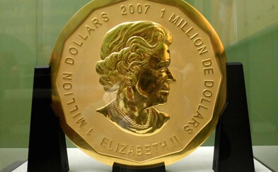 Zlodejom sa z múzea podarilo ukradnúť najväčšiu zlatú mincu v hodnote 4 milióny eur. Ušli vraj vďaka rebríku a museli ju vyniesť na poschodie Zlodejom sa z múzea podarilo ukradnúť najväčšiu zlatú mincu v hodnote 4 milióny eur. Ušli vraj vďaka rebríku a museli ju vyniesť na poschodie