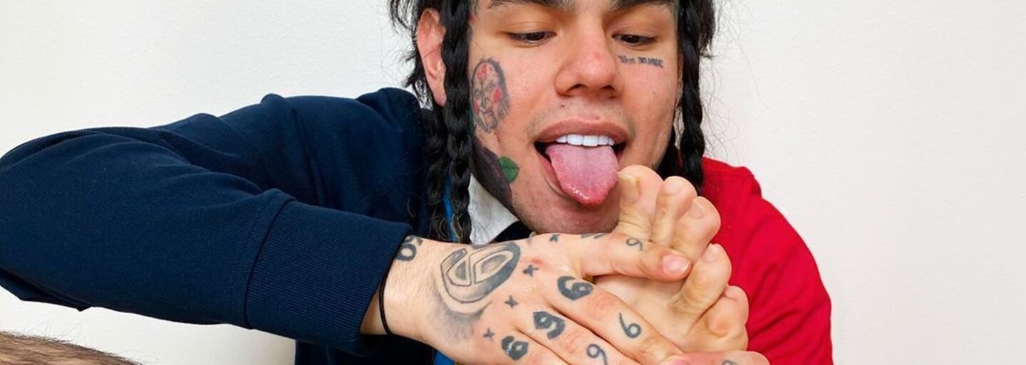 Zlomil si ruku, pribral a vytrolloval všetkých nepriateľov v rape. Ako sa kráľ marketingu Tekashi pripravuje na vydanie albumu?