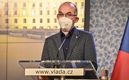 Změny v očkování: Od pondělí se mohou hlásit lidé nad 70 a očkovat začnou i praktičtí lékaři