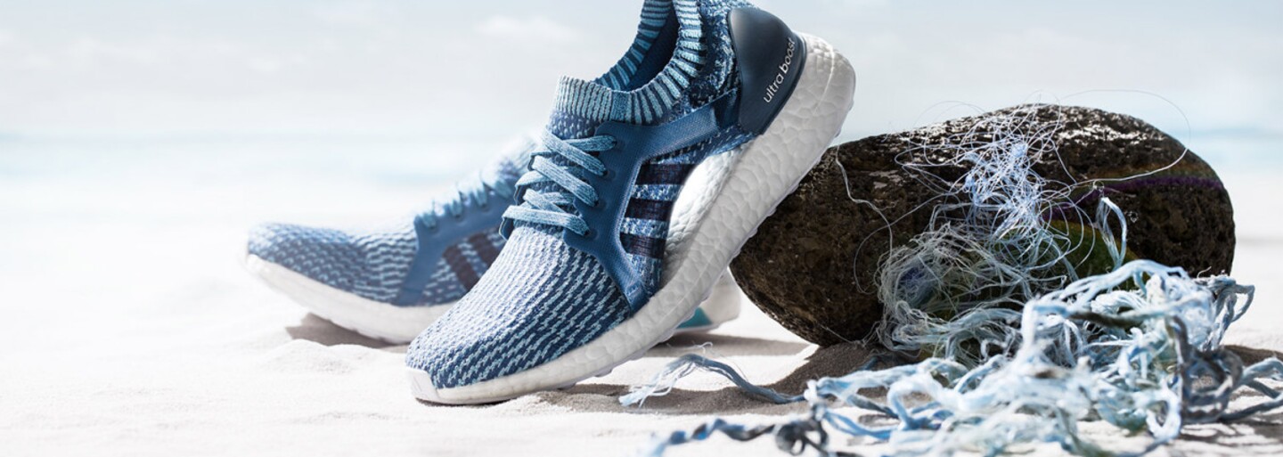 Značka adidas prodala loni milion párů tenisek vyrobených z oceánského odpadu