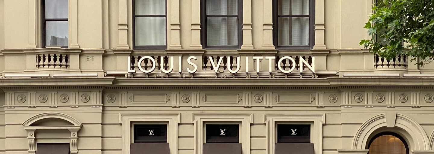 Značka Louis Vuitton vybudovala ve Francii bioklimatický ateliér. Chce být udržitelnější