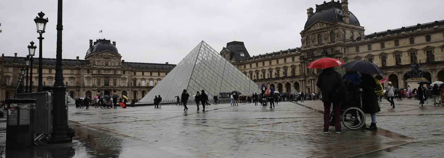 Známe parížske múzeum Louvre je od nedele zatvorené pre obavu z koronavírusu