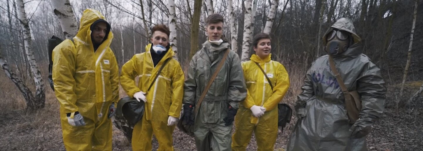 Známi českí youtuberi majú státisíce divákov za úplných dementov. V Černobyle predstierali boj o život, v skutočnosti išlo o pražský skanzen