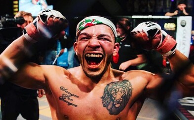 Známý MMA bojovník z UFC pobodal nožem své sestry. Prý mu to nařídila vyšší síla Známý MMA bojovník z UFC pobodal nožem své sestry. Prý mu to nařídila vyšší síla