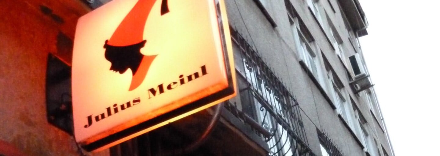 Známy predajca kávy si musel zmeniť logo, pretože to predošlé bolo rasistické