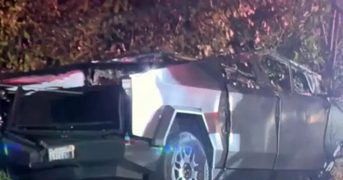 Cybertrucku selhalo otvírání dveří, uvěznění studenti uvnitř uhořeli. Rodiče teď žalují Teslu