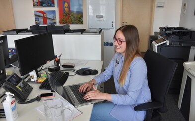 Zo stážistky Katky je dnes office asistentka v Lidl Slovenská republika. Na jej bývalú pozíciu môžeš nastúpiť teraz ty! (Rozhovor) Zo stážistky Katky je dnes office asistentka v Lidl Slovenská republika. Na jej bývalú pozíciu môžeš nastúpiť teraz ty! (Rozhovor)