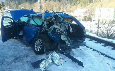 Zrážka vlaku s autom si vyžiadala jeden ľudský život Zrážka vlaku s autom si vyžiadala jeden ľudský život