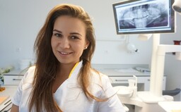 Zubařka Dominika: Všichni si chtějí bělit zuby, ale nikdo si je neumí ani jen vyčistit (Rozhovor)